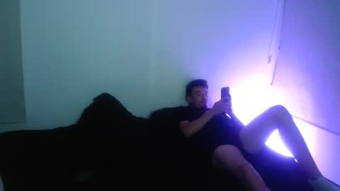 useronlypurple777 online show from November 26, 2:31 am