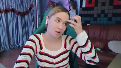 Leila online show from October 21, 7:06 pm