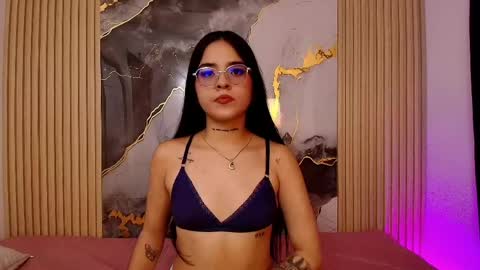 vaiolet_sinclear online show from May 18, 2:01 pm