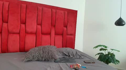 Snapshot of vaiolett_smith chatting on March 1, 1:29 pm V A I O L E T T  S M I T H online show from March 1, 1:29 pm
