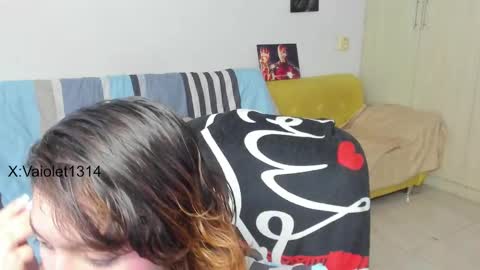 Snapshot of vaioletuwu chatting on February 16, 3:26 am Vaiolet1314 online show from February 16, 3:26 am