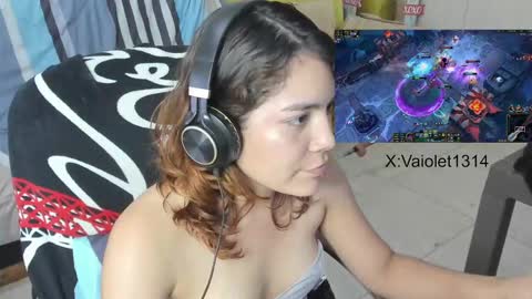 Snapshot of vaioletuwu chatting on January 26, 9:51 am Vaiolet1314 online show from January 26, 9:51 am