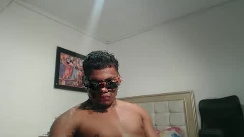 Snapshot of val_sex02 chatting on February 26, 12:30 am val_sex02 online show from February 26, 12:30 am