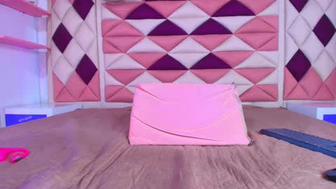 Snapshot of vale_castro1 chatting on September 20, 8:23 pm Valentina online show from September 20, 8:23 pm