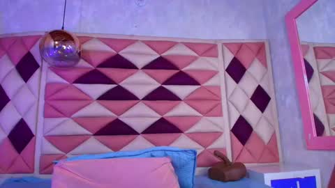 Snapshot of vale_castro1 chatting on September 12, 7:27 pm Valentina online show from September 12, 7:27 pm