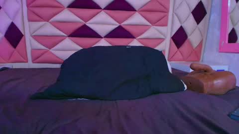 Snapshot of vale_castro1 chatting on October 1, 7:46 pm Valentina online show from October 1, 7:46 pm