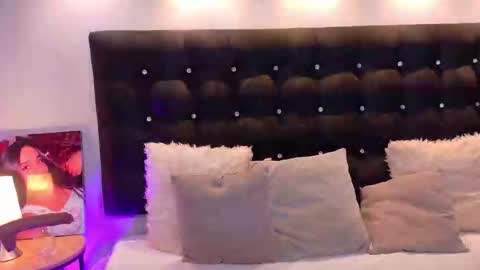 Snapshot of valen_scott_ chatting on October 10, 2:45 pm Valen Scott online show from October 10, 2:45 pm
