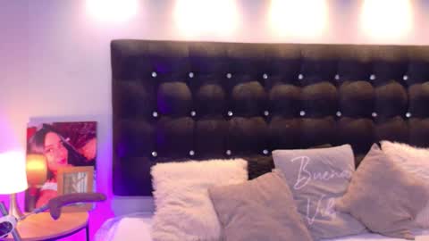 Valen Scott online show from November 28, 1:51 pm