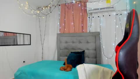 Snapshot of valentina_0_ chatting on February 14, 3:54 am Valentina online show from February 14, 3:54 am