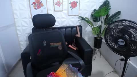 Snapshot of valentina_mature chatting on February 22, 1:44 am Valentina online show from February 22, 1:44 am