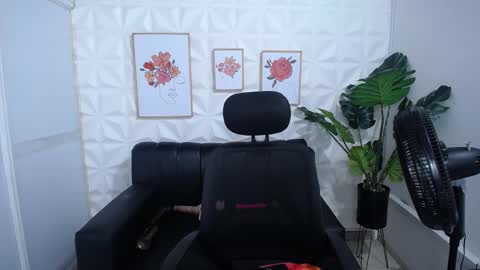 Snapshot of valentina_mature chatting on March 3, 11:46 pm Valentina online show from March 3, 11:46 pm