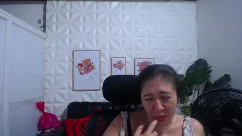 Snapshot of valentina_mature chatting on March 12, 11:33 pm Valentina online show from March 12, 11:33 pm