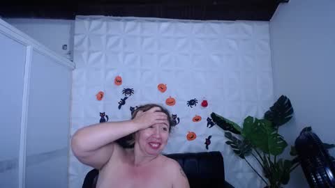 Snapshot of valentina_mature chatting on October 20, 6:02 pm Valentina online show from October 20, 6:02 pm