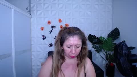 Snapshot of valentina_mature chatting on October 8, 2:30 am Valentina online show from October 8, 2:30 am