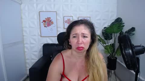 Snapshot of valentina_mature chatting on March 4, 2:49 am Valentina online show from March 4, 2:49 am