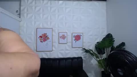 Snapshot of valentina_mature chatting on March 8, 3:17 am Valentina online show from March 8, 3:17 am