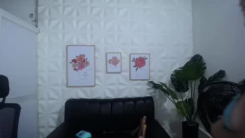 Snapshot of valentina_mature chatting on March 5, 11:05 pm Valentina online show from March 5, 11:05 pm
