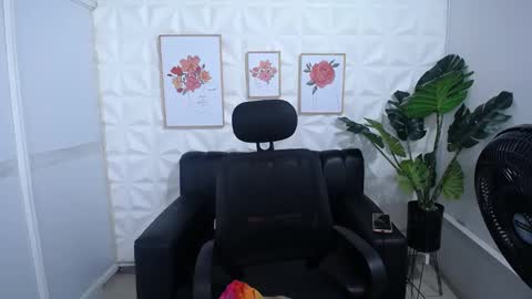 Snapshot of valentina_mature chatting on March 12, 2:09 am Valentina online show from March 12, 2:09 am