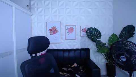 Snapshot of valentina_mature chatting on September 28, 1:14 am Valentina online show from September 28, 1:14 am