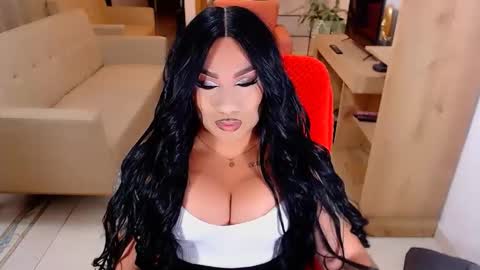 Snapshot of valentinaxqueen chatting on October 14, 11:19 pm online show from October 14, 11:19 pm