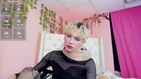 valentinee_xo online show from July 10, 7:24 am