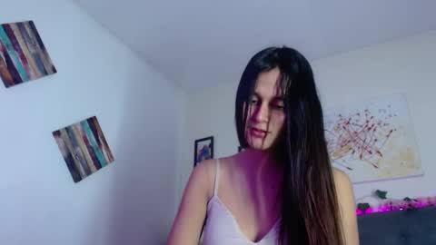 V A L E N T I N I online show from November 18, 8:23 pm