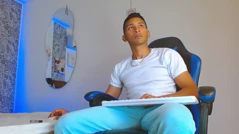 Mistery Guy online show from November 26, 10:39 pm