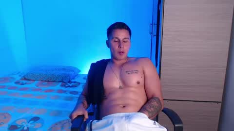 VALENTINO online show from April 21, 10:39 pm