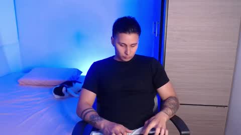 VALENTINO online show from February 10, 11:08 pm