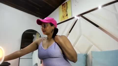 valeria_gil_ online show from April 29, 1:27 pm