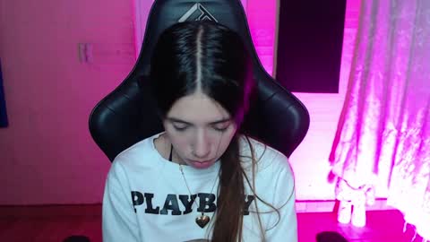 Snapshot of valeria_mendozza chatting on December 28, 8:05 am online show from December 28, 8:05 am