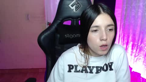 Snapshot of valeria_mendozza chatting on February 14, 5:30 am online show from February 14, 5:30 am