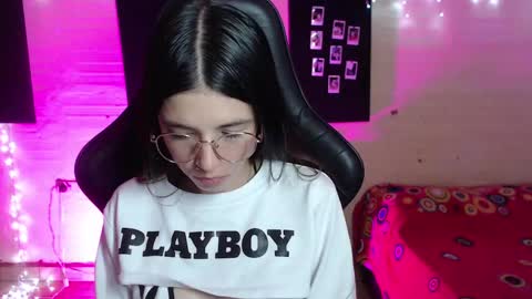 Snapshot of valeria_mendozza chatting on March 7, 4:56 am online show from March 7, 4:56 am