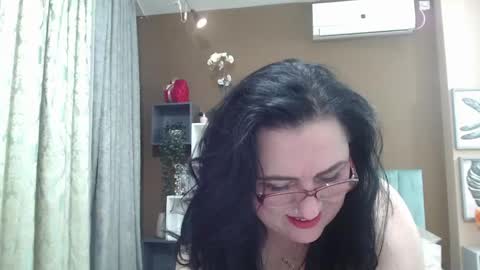 valeriasmiths online show from May 12, 6:22 am