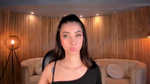 Snapshot of valeriavelvet chatting on February 18, 6:26 pm Vale online show from February 18, 6:26 pm