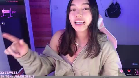 Snapshot of valeribell1 chatting on October 18, 6:28 am Valeri online show from October 18, 6:28 am