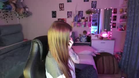 Snapshot of valerie_cutee chatting on October 12, 8:00 pm Lera online show from October 12, 8:00 pm