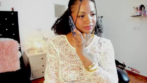 Snapshot of valeriebl chatting on October 17, 11:42 pm Valerie Blake online show from October 17, 11:42 pm