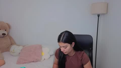 Snapshot of valerihouse chatting on October 3, 12:53 am Juli C online show from October 3, 12:53 am