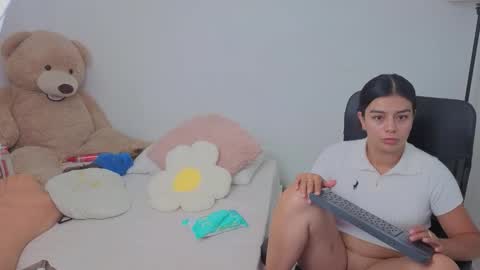 Snapshot of valerihouse chatting on October 18, 1:32 am Juli C online show from October 18, 1:32 am