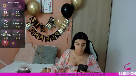 Snapshot of valerihouse chatting on February 17, 9:43 pm Juli C online show from February 17, 9:43 pm