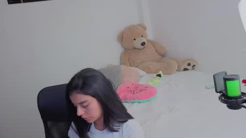valerihouse_ online show from June 18, 12:27 am