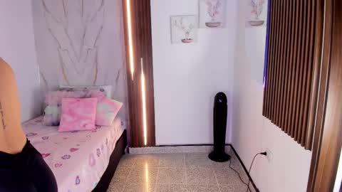 Vallolet Peach  online show from January 8, 12:11 pm