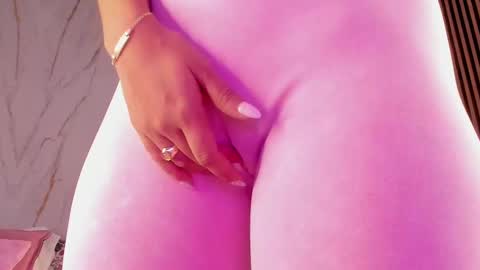 Vallolet Peach  online show from September 12, 12:40 pm