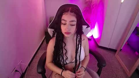 vallolett__ online show from February 9, 8:00 pm