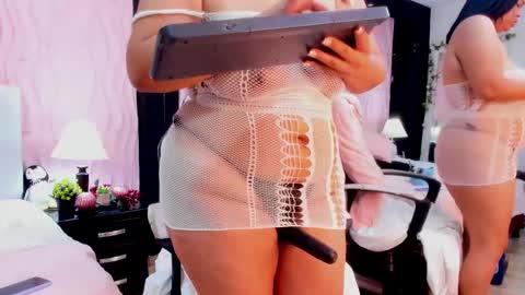 Snapshot of valrery_roussex chatting on February 26, 7:10 pm Valery online show from February 26, 7:10 pm