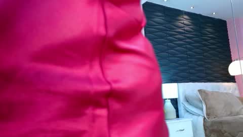 Snapshot of valrery_roussex chatting on October 10, 4:02 pm Valery online show from October 10, 4:02 pm