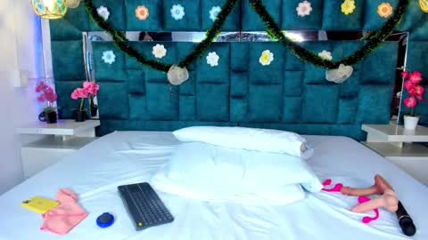 valtira nova online show from December 19, 8:04 pm