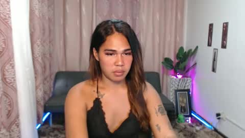 Snapshot of vampy_ebony_laxine chatting on September 25, 1:34 am vampy_ebony_laxine online show from September 25, 1:34 am