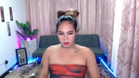 Snapshot of vampy_ebony_laxine chatting on October 7, 6:20 am vampy_ebony_laxine online show from October 7, 6:20 am